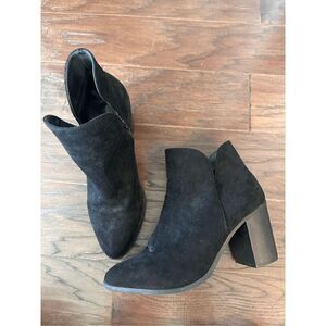 ⭐️3 for $10⭐️ Lulu’s Martella Black Suede Ankle Booties